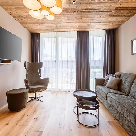 Modern With 2 Bedrooms In Apartment *