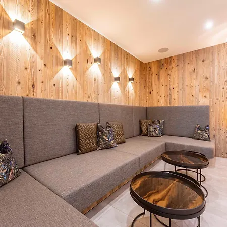 Modern With 2 Bedrooms In Apartment